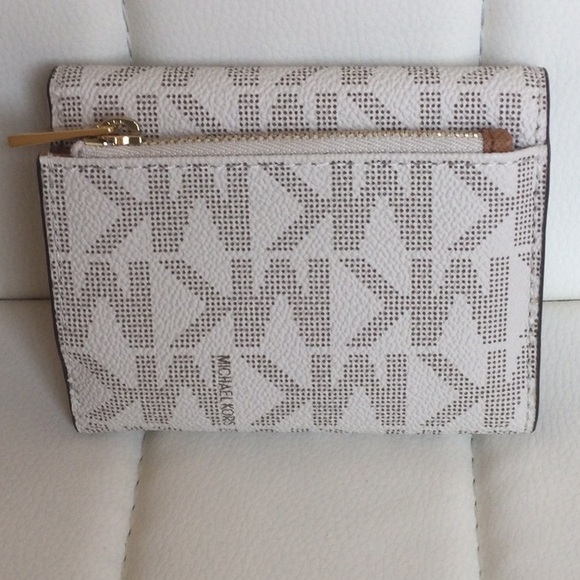 NWT Michael Kors Liane Vanilla SM Billfold - Picture 2 of 16